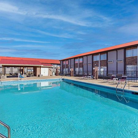 Ramada By Wyndham Bowling Green Esterno foto
