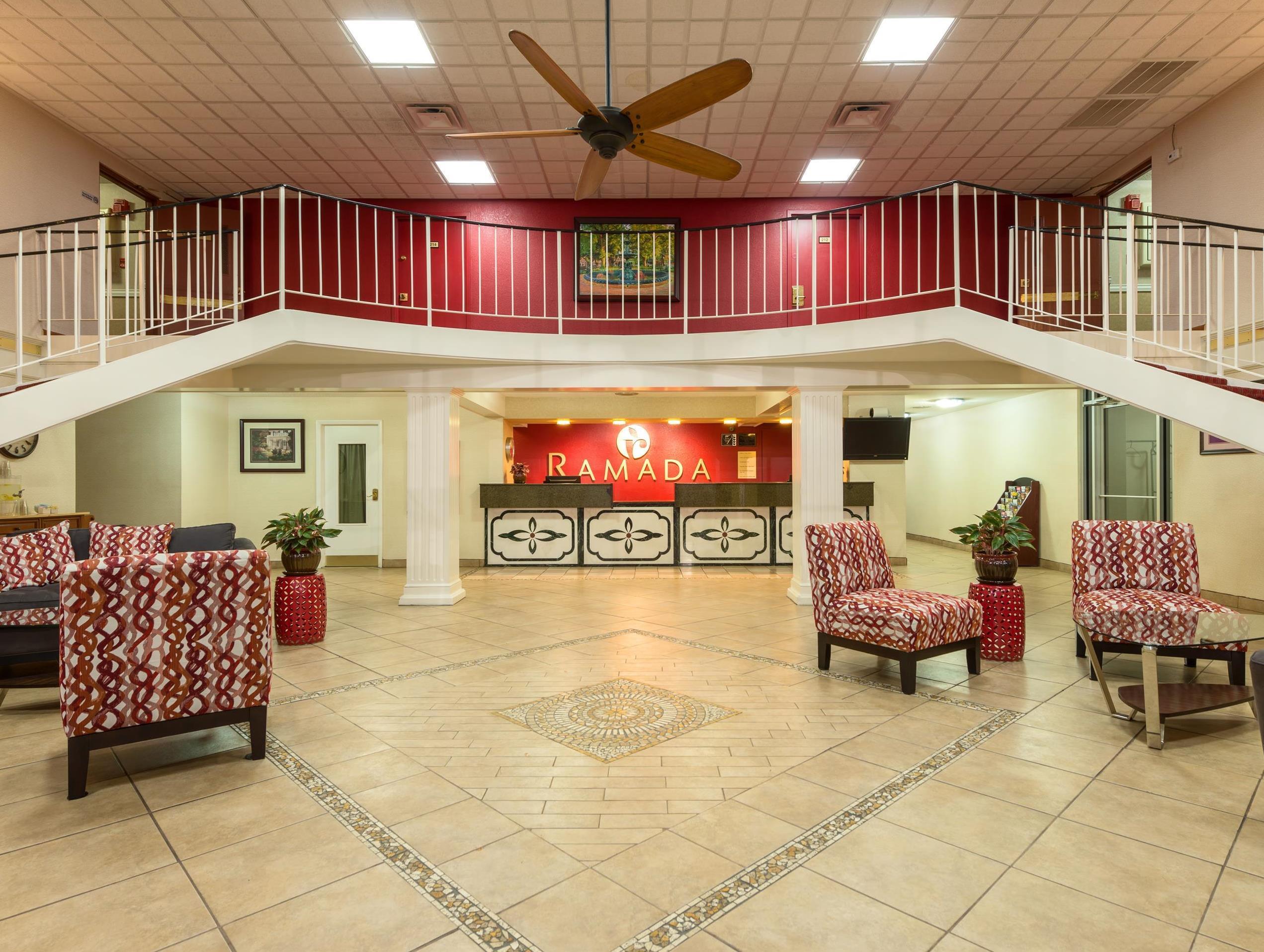 Ramada By Wyndham Bowling Green Esterno foto