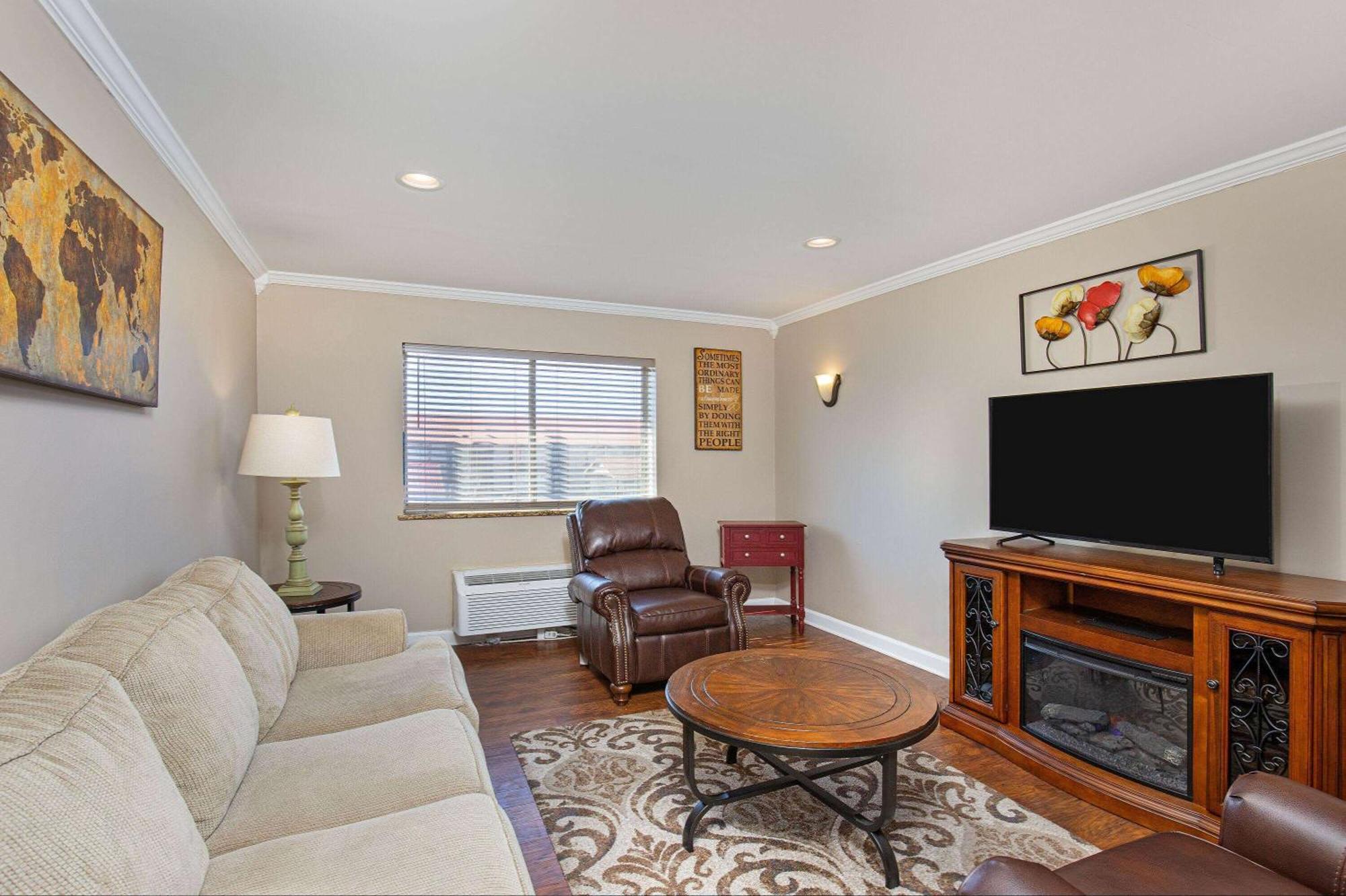 Ramada By Wyndham Bowling Green Esterno foto