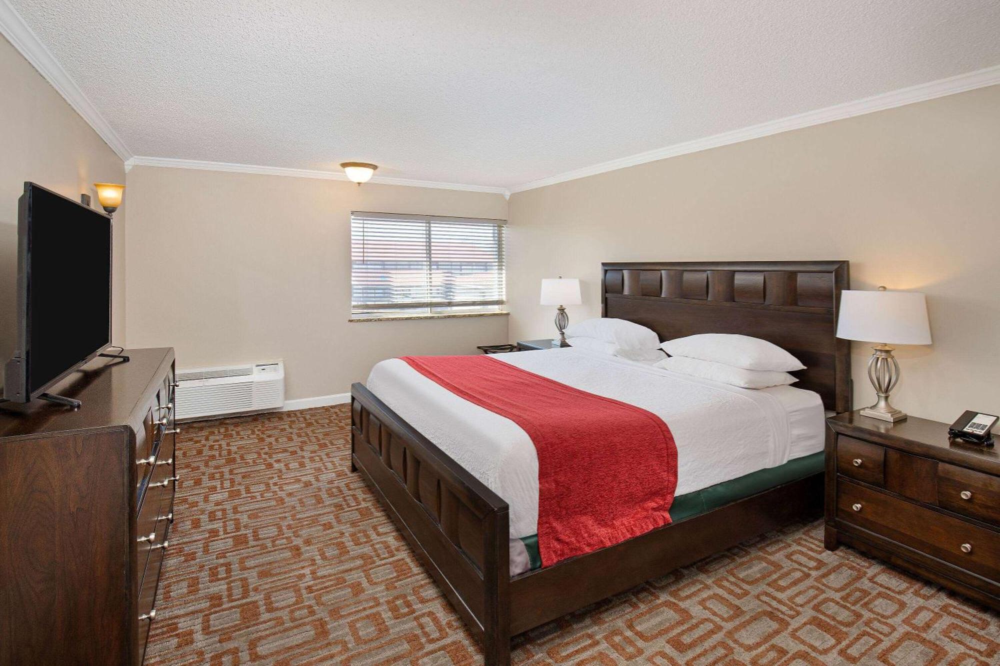 Ramada By Wyndham Bowling Green Esterno foto