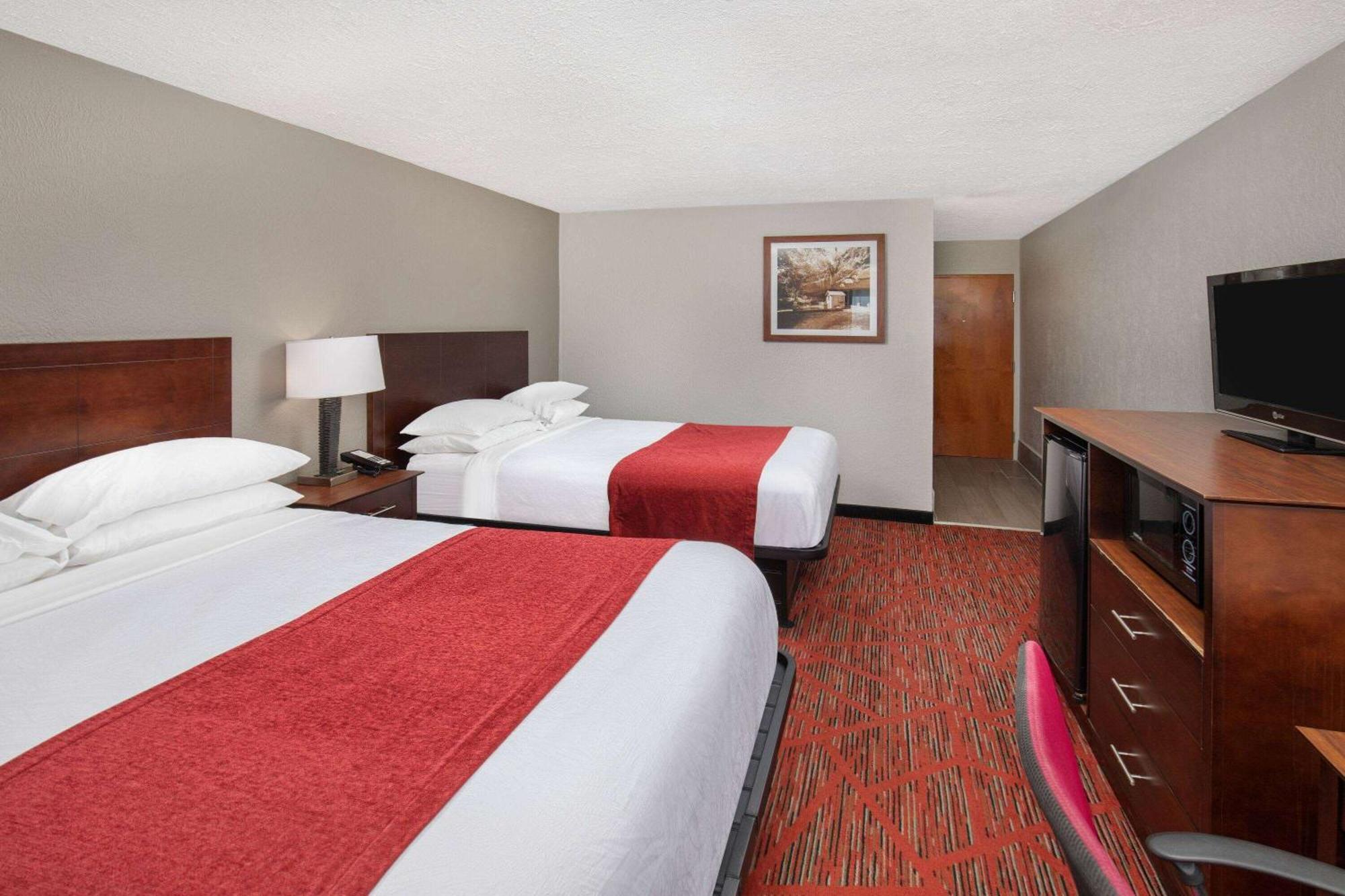 Ramada By Wyndham Bowling Green Esterno foto