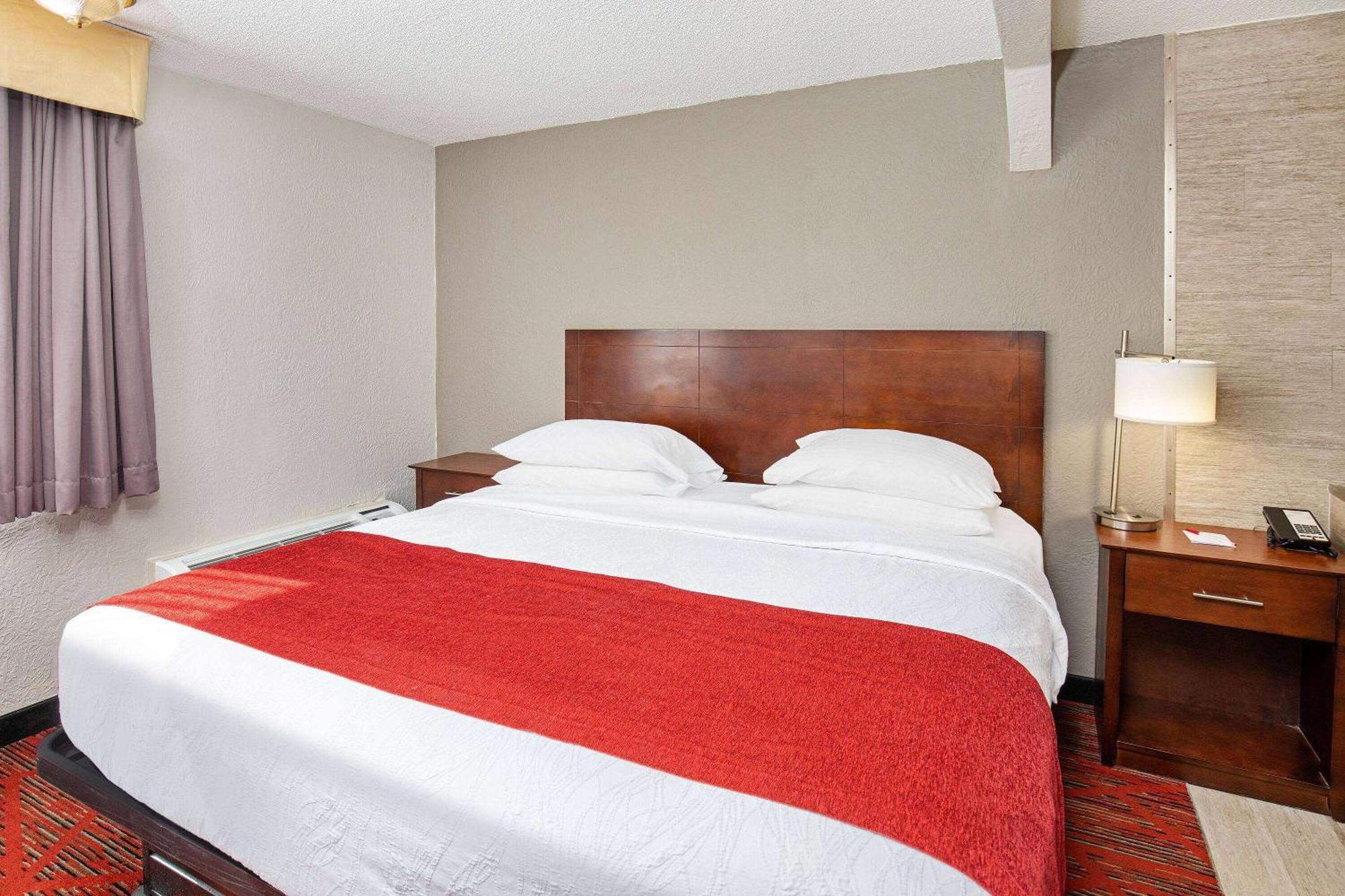Ramada By Wyndham Bowling Green Esterno foto