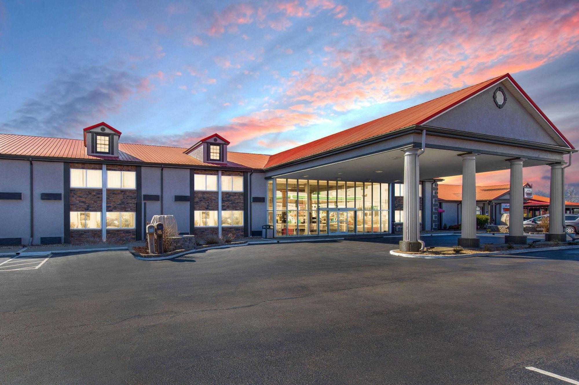 Ramada By Wyndham Bowling Green Esterno foto