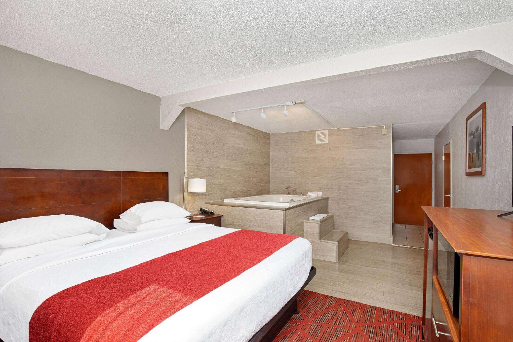 Ramada By Wyndham Bowling Green Esterno foto