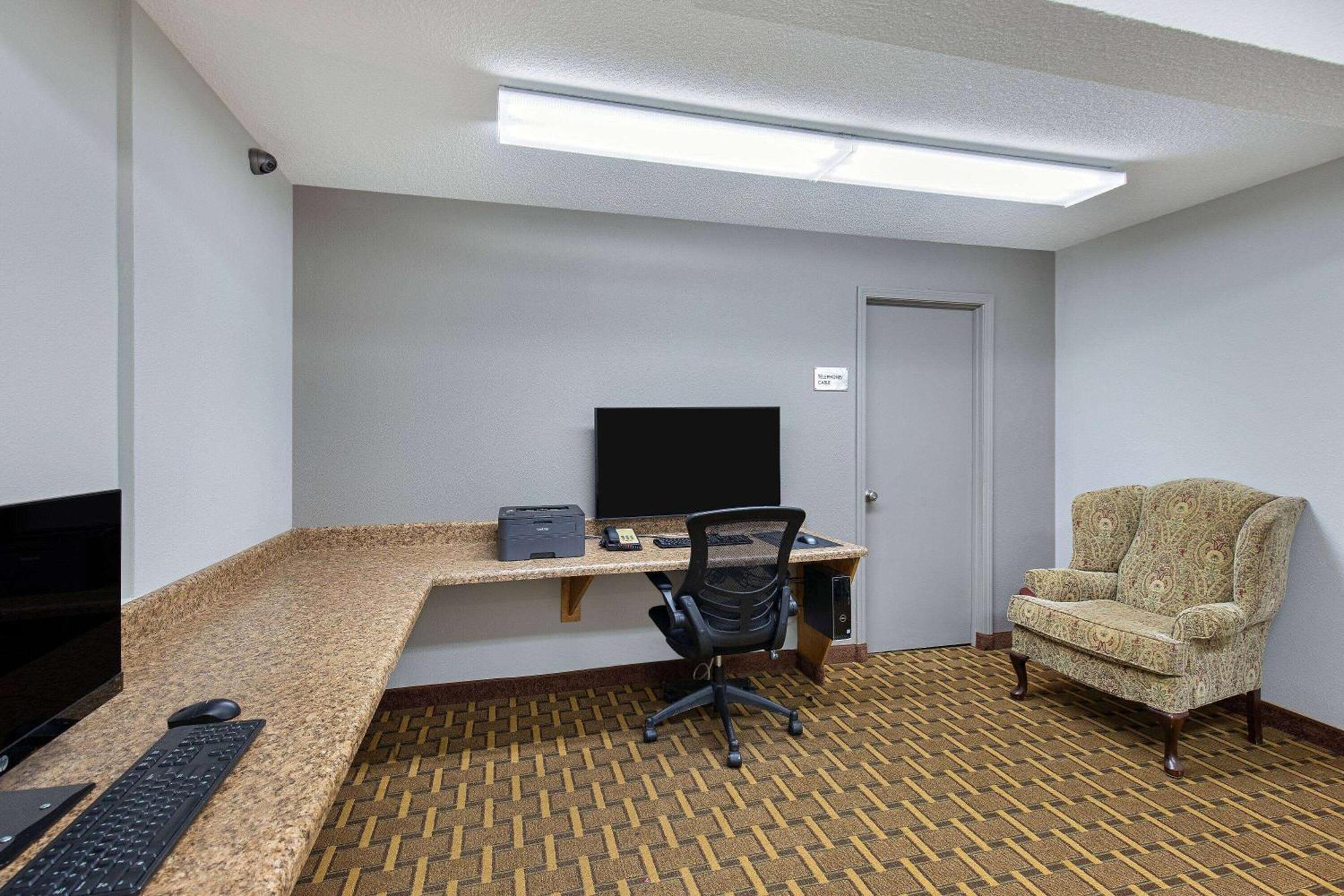 Ramada By Wyndham Bowling Green Esterno foto