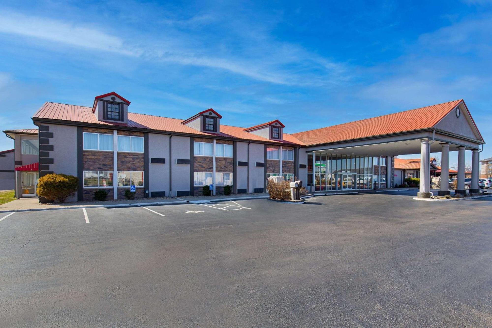 Ramada By Wyndham Bowling Green Esterno foto